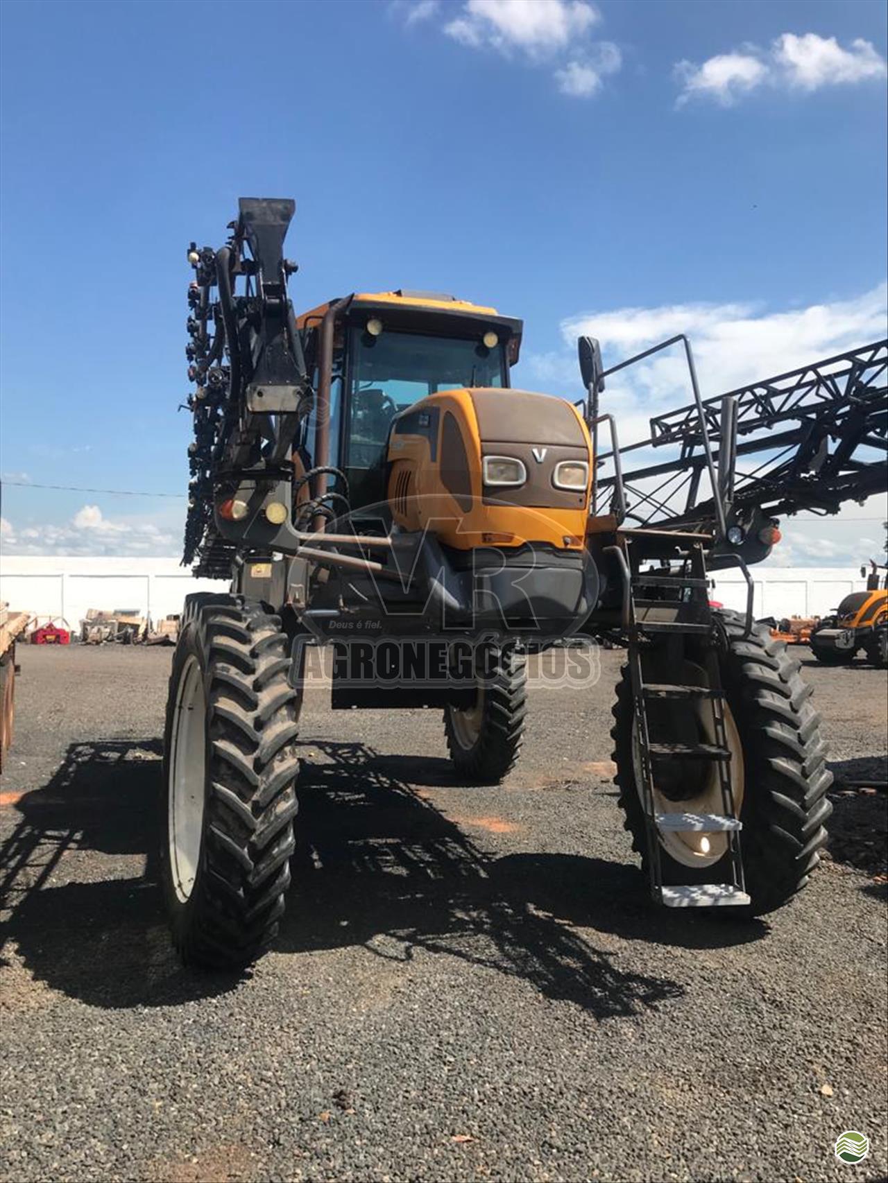 PULVERIZADOR VALTRA BS 3020 GRAOS VR Agronegócios ARAXA MINAS GERAIS MG